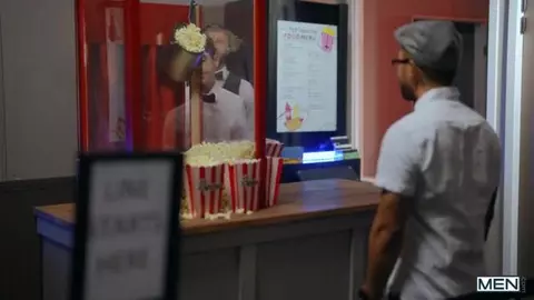 Joey Mills baisé au cinéma