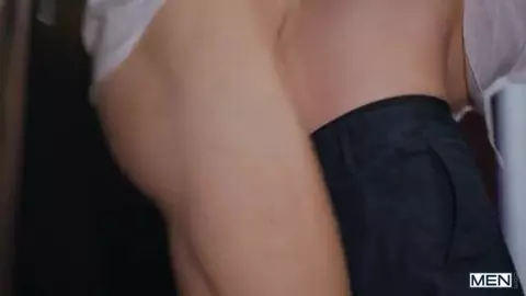 Joey Mills baisé au cinéma