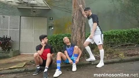 Il suce son pote footeux bien monté