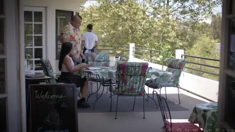 Jeune mec baise un ours grassouillet – Hunter Scott