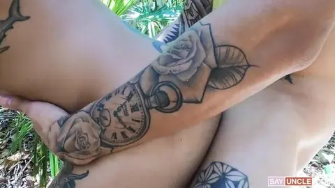 Plan chaud avec un autostoppeur