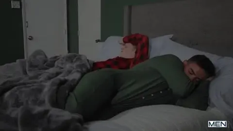 Surpris a baiser par ses parents -  Damian Night & Jake Preston