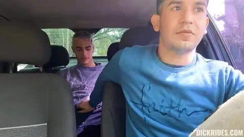 Enculé par mon chauffeur Uber
