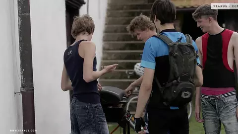Minets sauvages — Conor Davis & Nick Fox