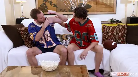 Touchdown ! S'il est expert en football, attends qu'il t'apprenne à baiser