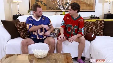Touchdown ! S'il est expert en football, attends qu'il t'apprenne à baiser
