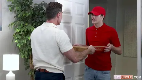 Le meilleur dans le fait de baiser le livreur de pizzas ? Savoir que c'est ton beau-fils