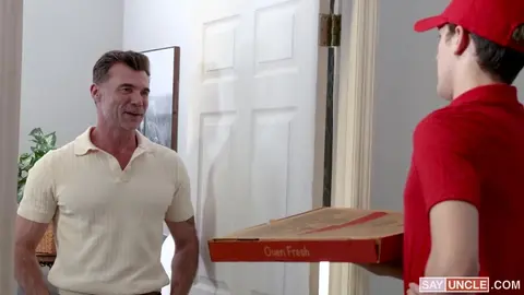 Le meilleur dans le fait de baiser le livreur de pizzas ? Savoir que c'est ton beau-fils