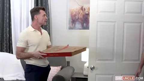 Le meilleur dans le fait de baiser le livreur de pizzas ? Savoir que c'est ton beau-fils