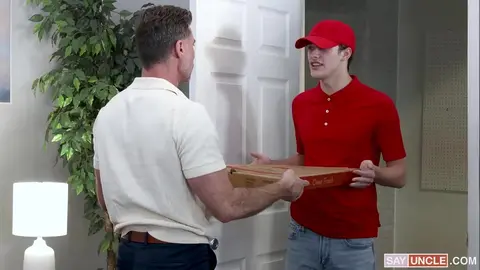 Le meilleur dans le fait de baiser le livreur de pizzas ? Savoir que c'est ton beau-fils