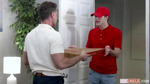 Le meilleur dans le fait de baiser le livreur de pizzas ? Savoir que c'est ton beau-fils