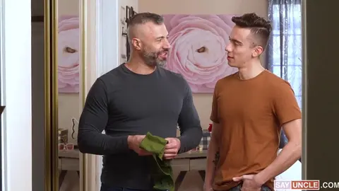 Viens ici : ton beau-père va t’apprendre à rester au chaud