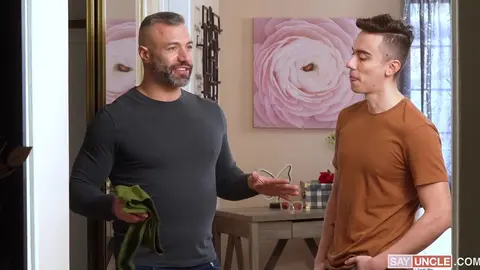 Viens ici : ton beau-père va t’apprendre à rester au chaud