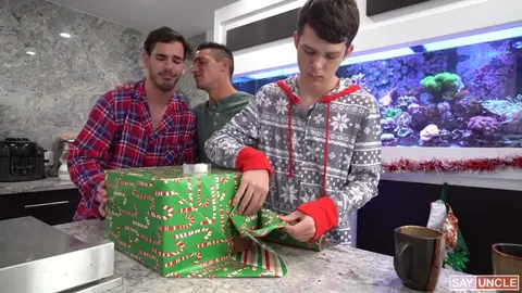 Déballer notre cadeau de Noël