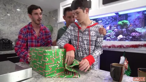 Déballer notre cadeau de Noël