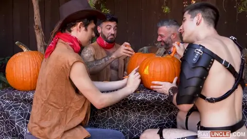 Le costume est facultatif