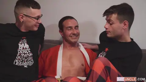 Le Père Noël déballe sa bite