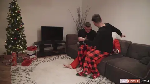 Le Père Noël déballe sa bite
