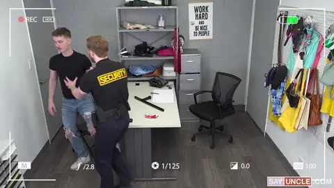 Des Ennuis ? Défonce Simplement le Trou de l'Agent Roux !
