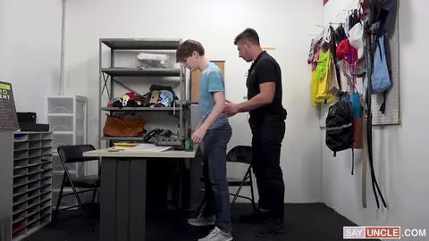 Je Ne Volais Pas, Je Jouais un Rôle ! Mais Ma Bite Bien Dure Était Bien Réelle