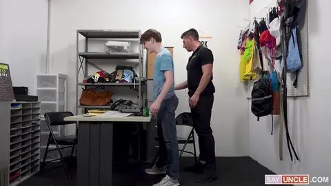 Je Ne Volais Pas, Je Jouais un Rôle ! Mais Ma Bite Bien Dure Était Bien Réelle
