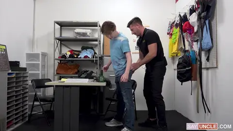 Je Ne Volais Pas, Je Jouais un Rôle ! Mais Ma Bite Bien Dure Était Bien Réelle