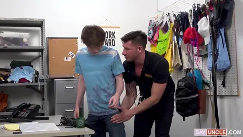 Je Ne Volais Pas, Je Jouais un Rôle ! Mais Ma Bite Bien Dure Était Bien Réelle