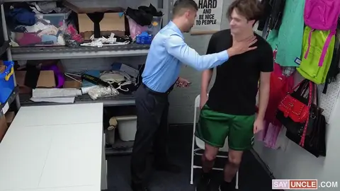 Montre-moi Pourquoi les Mecs Font la Queue dans les Toilettes Publiques pour Mettre Leur Bite dans Ta Bouche
