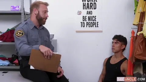 Enfoncer un Peu de Respect dans Son Cul Serré
