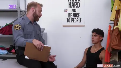 Enfoncer un Peu de Respect dans Son Cul Serré