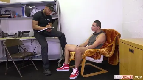 L'Arrogant Reçoit sa Bite