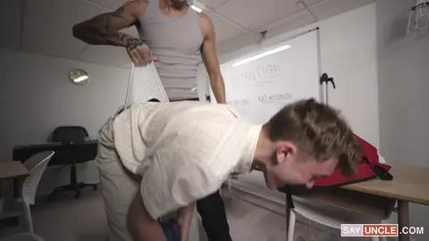 Le Trou du Twink Intello Encaisse Bien une Bonne Défonce