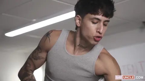 Le Trou du Twink Intello Encaisse Bien une Bonne Défonce
