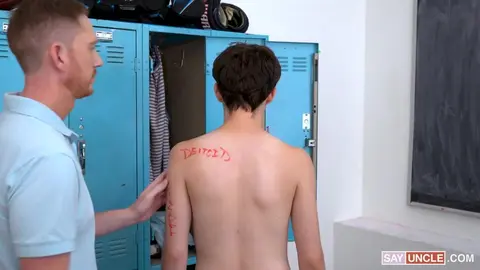 Dakota Reçoit une Leçon d'Anatomie Hardcore de M. Kayman