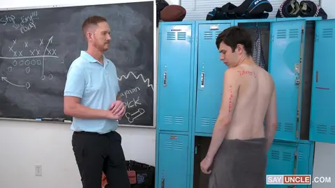 Dakota Reçoit une Leçon d'Anatomie Hardcore de M. Kayman