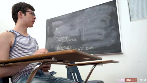 Bienvenue en éducation sexuelle: Baisse ton pantalon et fais une pipe à ton prof
