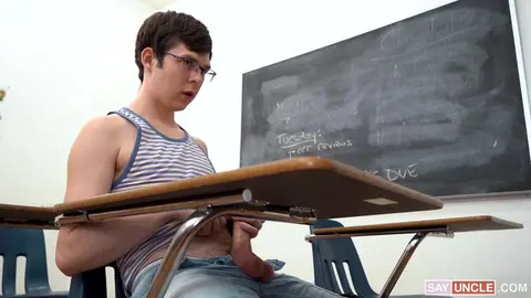Bienvenue en éducation sexuelle: Baisse ton pantalon et fais une pipe à ton prof