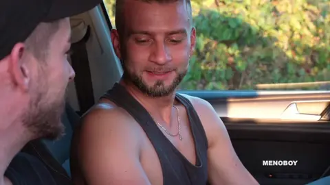 Sexe en extérieur avec Alex Brand