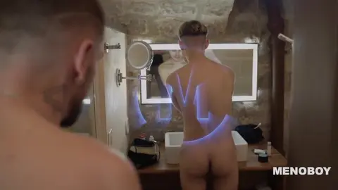 Il jouit dans mon trou