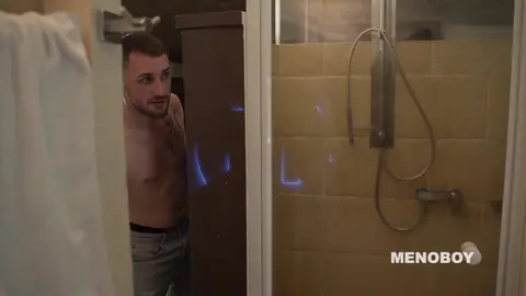 Il jouit dans mon trou