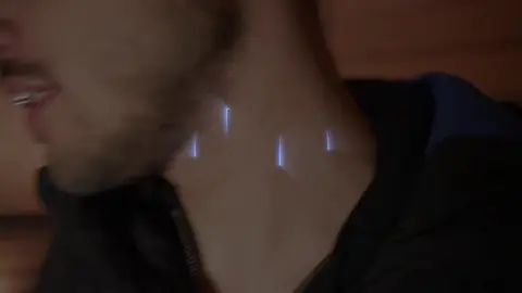 Alex Brand soumis à la grosse bite de Kevin Ass