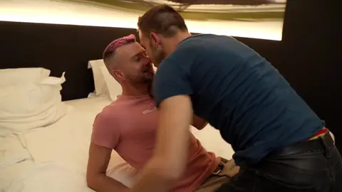 Alex Brand soumis à la grosse bite de Kevin Ass