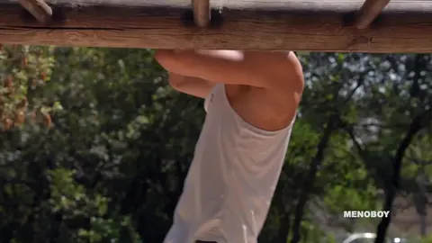 Stallion Fabio baise Elias dans un parc de Montpellier