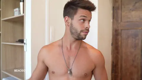 Étudiant Sexy Prêt à Tout pour Décrocher le Job