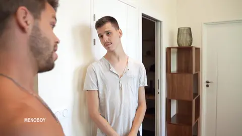 Étudiant Sexy Prêt à Tout pour Décrocher le Job