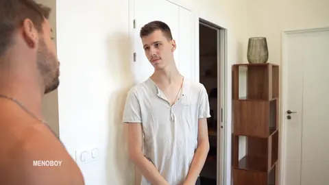 Étudiant Sexy Prêt à Tout pour Décrocher le Job