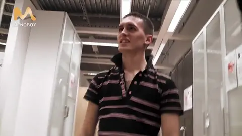 Andy et Noa baisent aussi chez Ikea