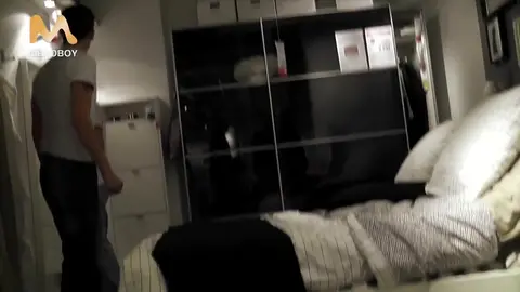 Baise entre mecs chez Ikea
