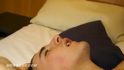 Enzo fourre le cul de Matt à Paris