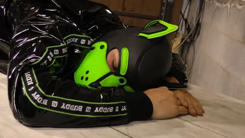 Rendez-vous au garage - Action gay bareback torride